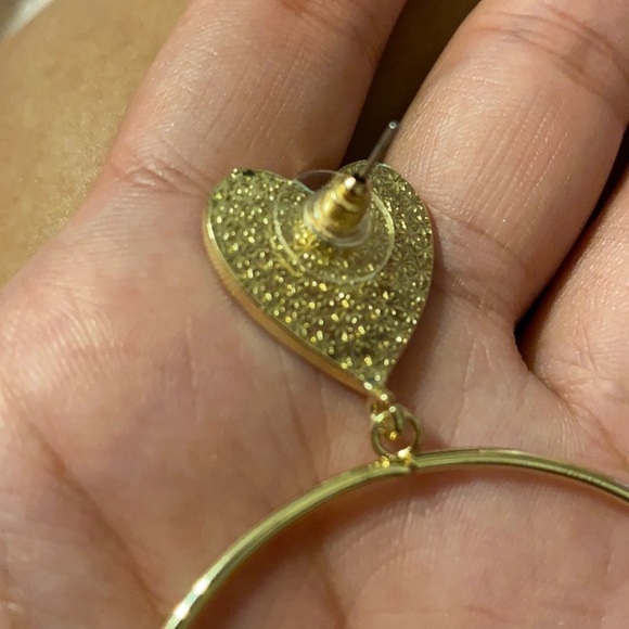 💍Gold Plated Heart Stud Earrings💍 - Picture 4 of 4